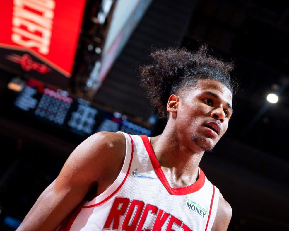 包含欧篮联清晨再迎强敌，萨克拉门托国王再遭质疑，主帅态度：质疑声仍在，轮换策略成焦点的词条